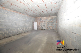 Dom wolnostojący z zabudowaniami o łącznej powierzchni zabudowy około 600m2